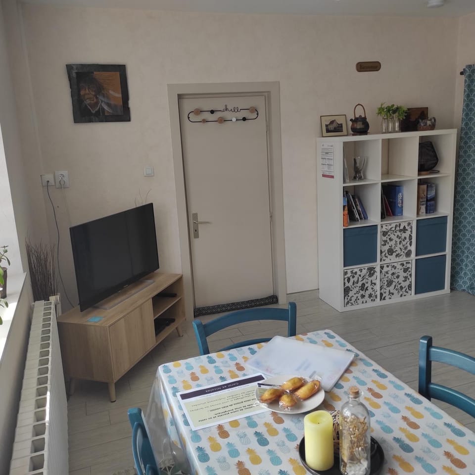 TV and multimedia, Living room, locker