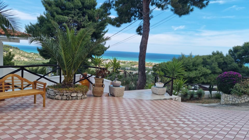 Property building, Balcony/Terrace, Sea view