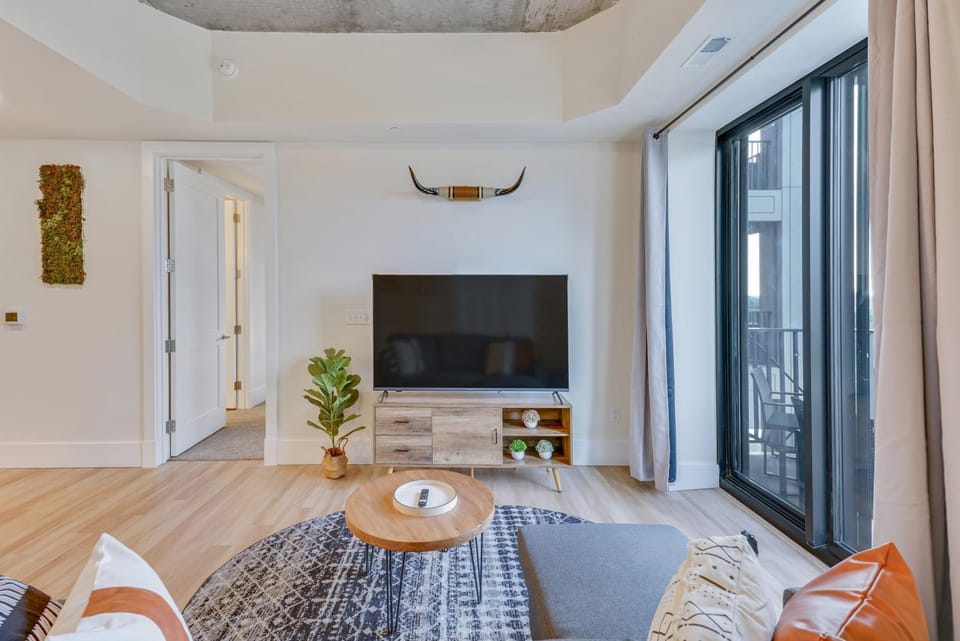 Communal lounge/ TV room, TV and multimedia, Living room, Seating area