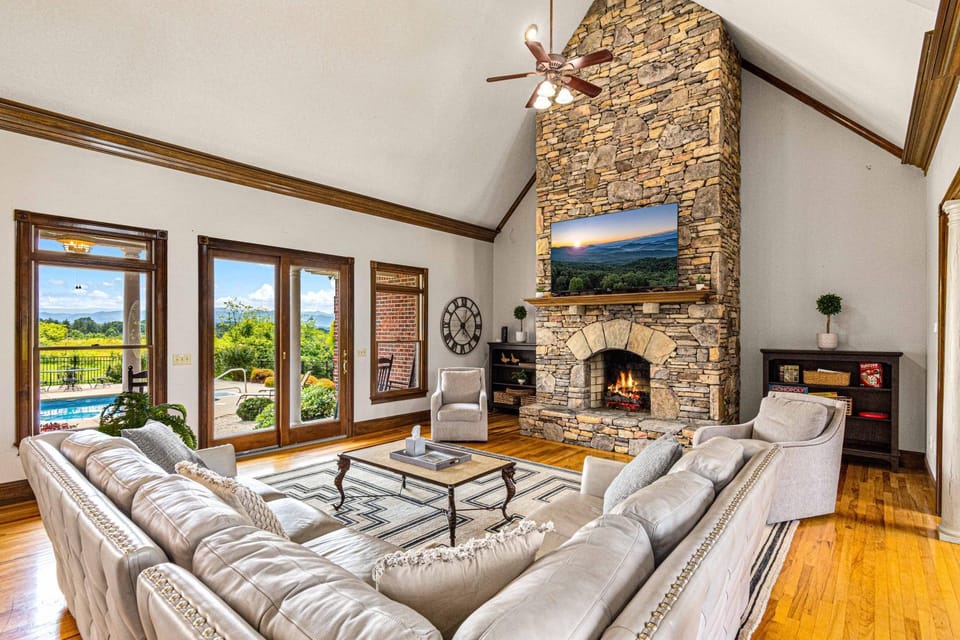 Luxury Getaway Home with Panoramic Views, Pool & Hot Tub! House in North Carolina