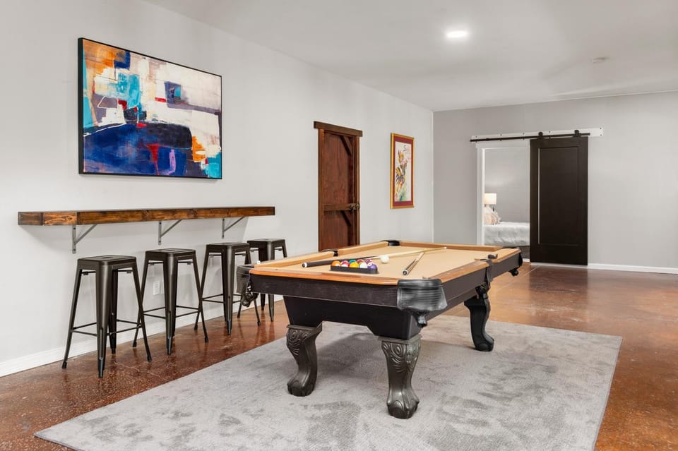 Billiard, Game Room