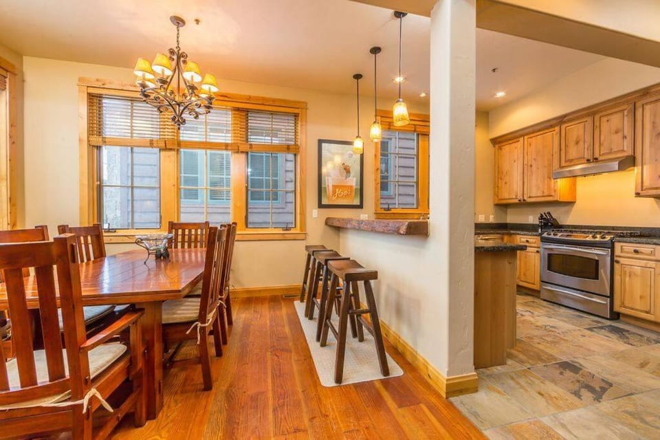 Cabin in the Heart of Town - Big Sky Cabin in Big Sky