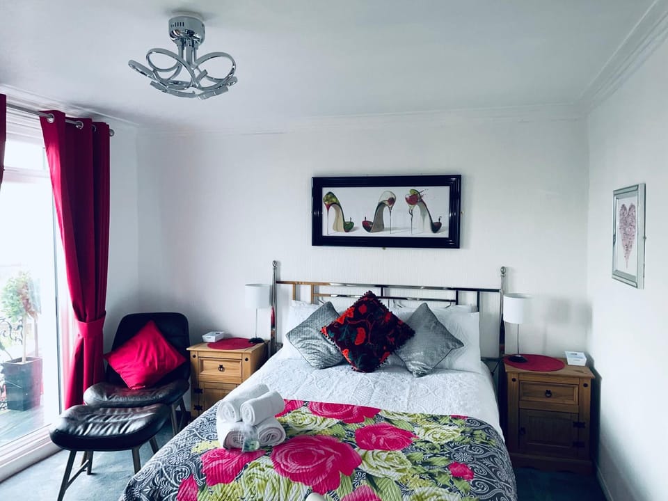 "The Celebration" Balcony Seafront Apartment Apartment in Eastbourne