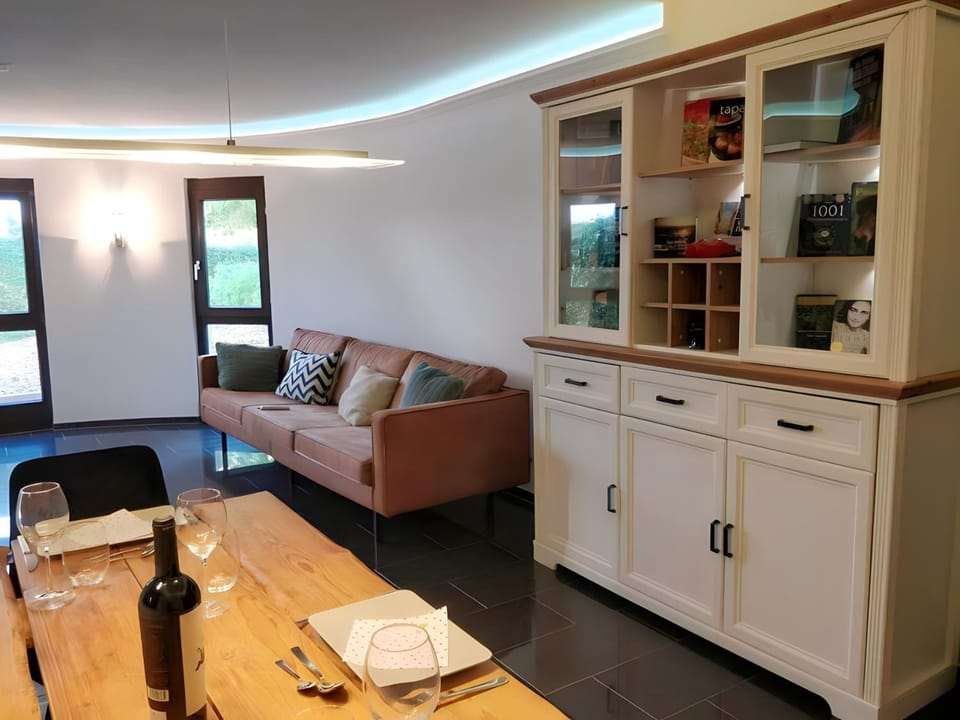 Living room, Seating area, Dining area