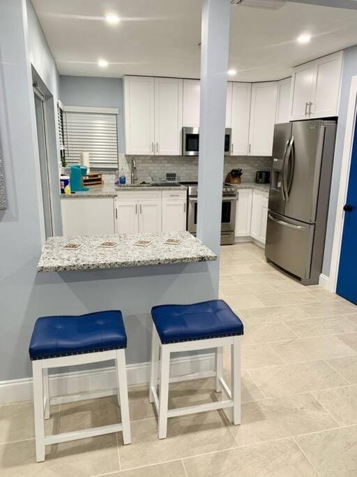 Kitchen or kitchenette, Seating area, Dining area