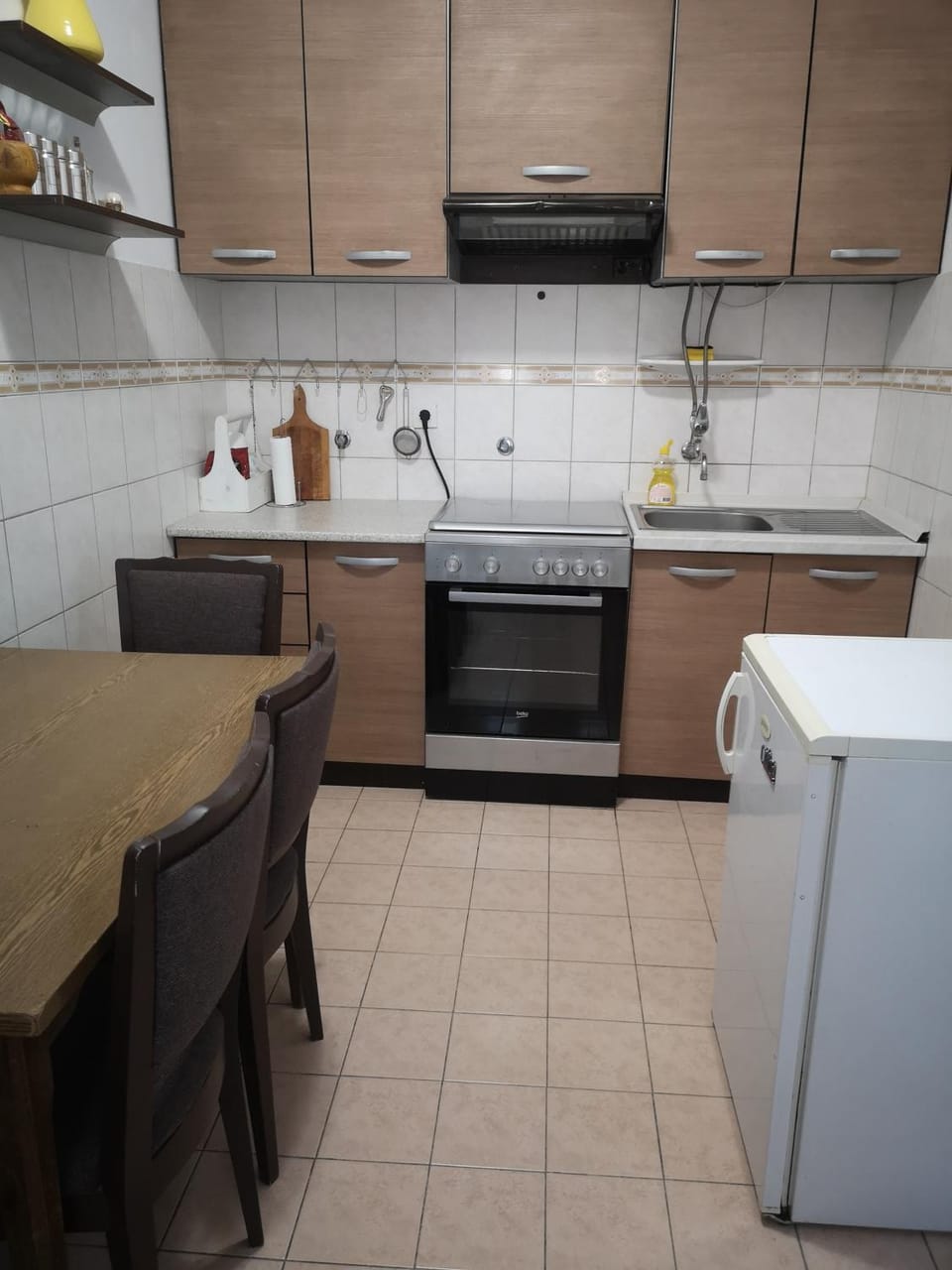 Kitchen or kitchenette, Dining area