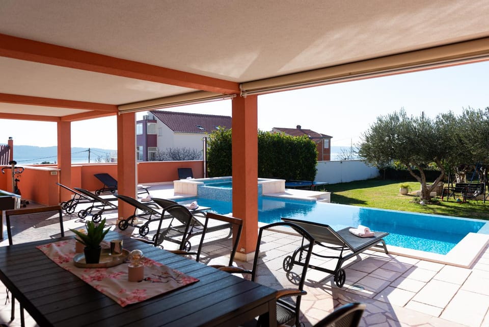 Property building, Swimming pool