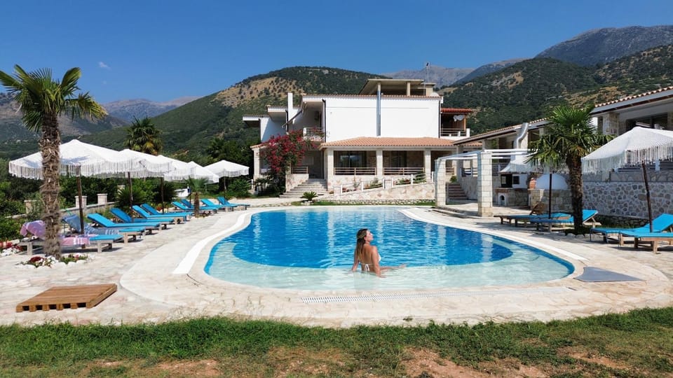 Property building, Day, Swimming pool