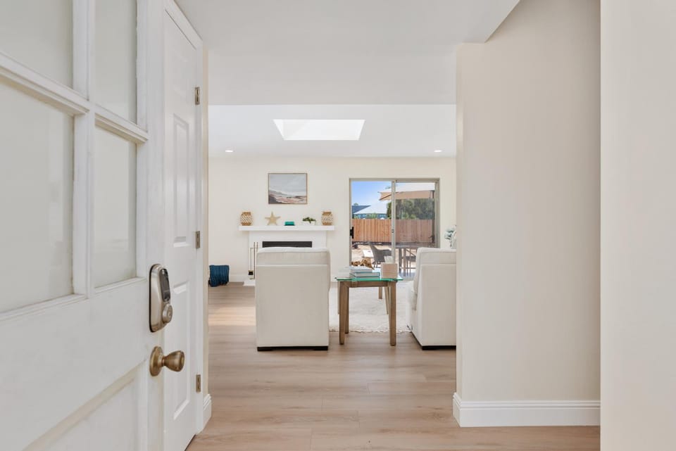 Facade/entrance, Living room, Seating area