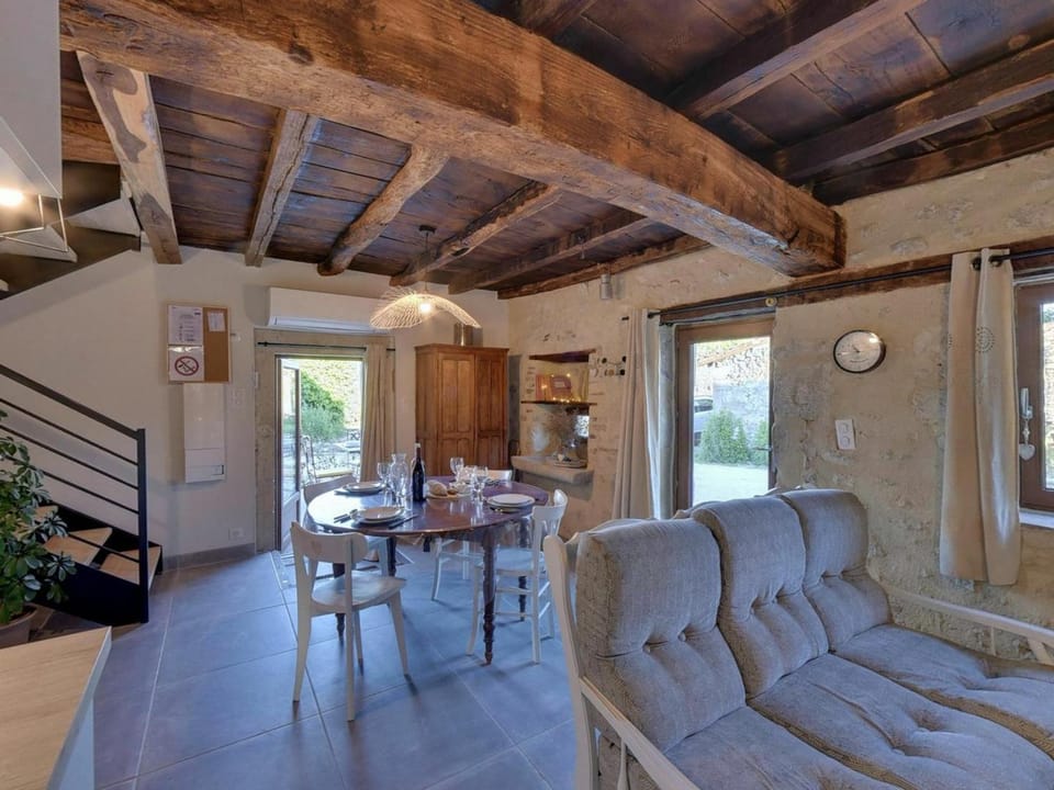 Charmante Maison Bourbonnaise du XVIIIe avec Animaux Acceptés - FR-1-489-393 House in Auvergne-Rhône-Alpes