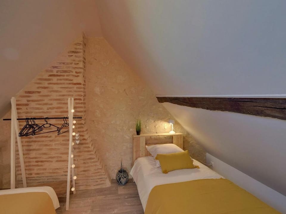 Charmante Maison Bourbonnaise du XVIIIe avec Animaux Acceptés - FR-1-489-393 House in Auvergne-Rhône-Alpes