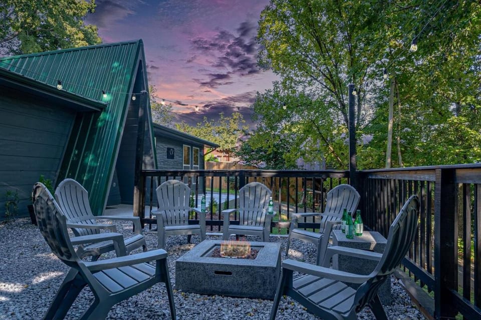 Paradise at the Smokies Cabin with HOT TUB! Cabin in Pigeon Forge