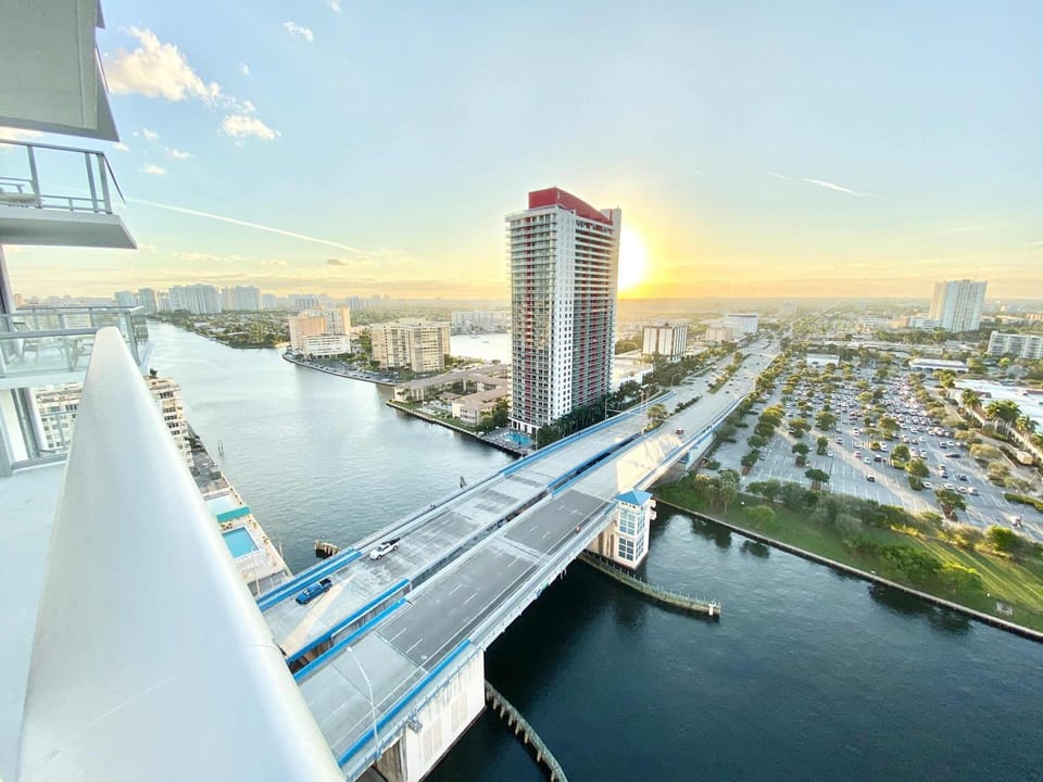 Zen Beach House Luxury 1-Bedroom Intracoastal Views House in Hollywood Beach