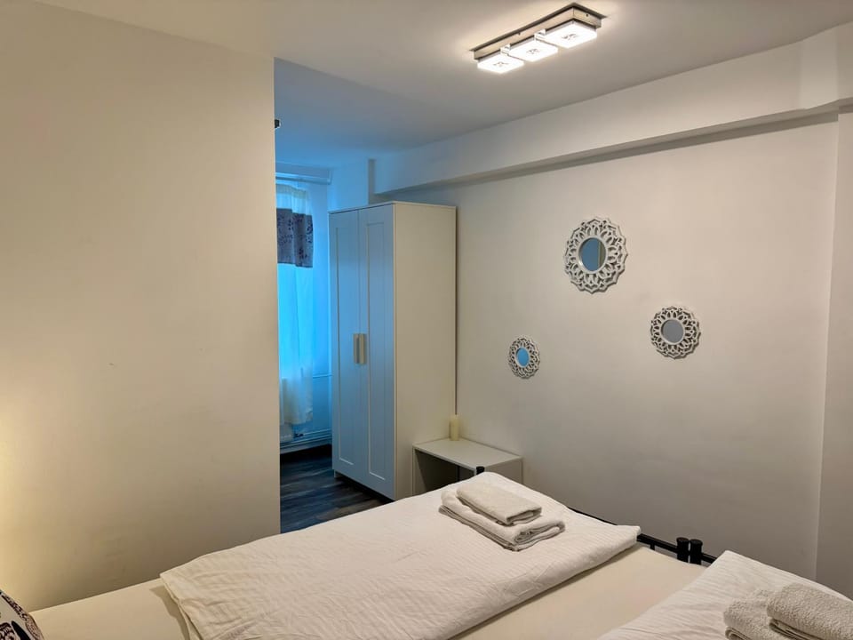 Photo of the whole room, Bedroom, towels, wardrobe