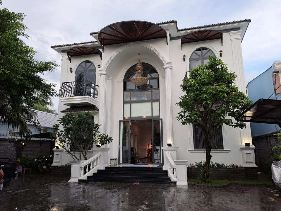 Property building, Facade/entrance