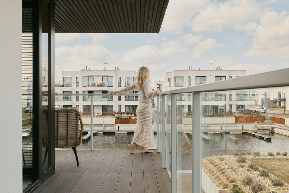 Property building, Day, View (from property/room), Balcony/Terrace
