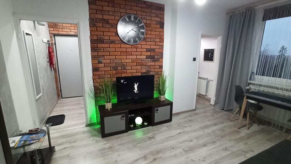 Communal lounge/ TV room, TV and multimedia, Living room, Seating area, Evening entertainment