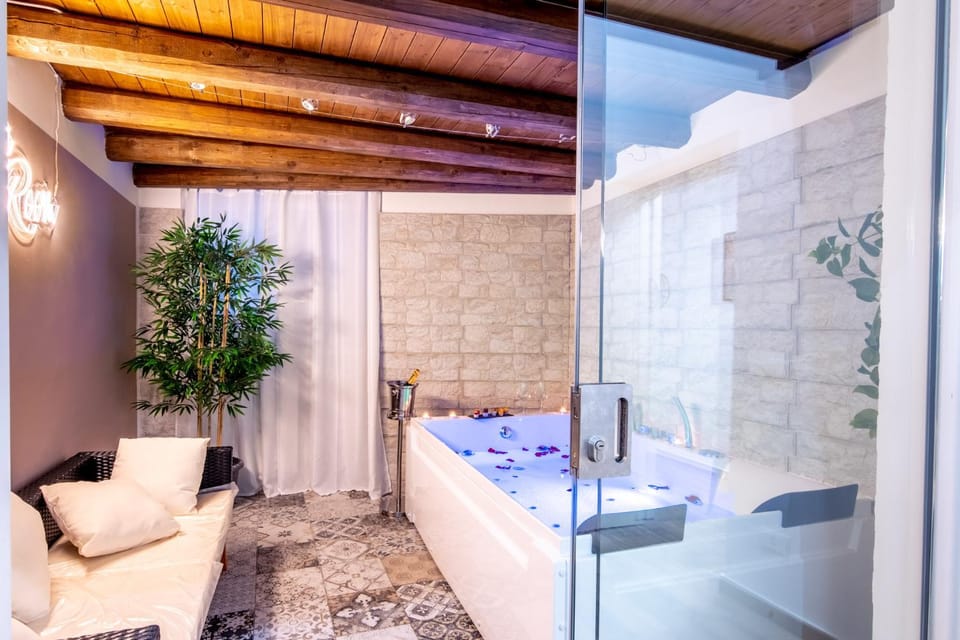 Hot Tub, Hot Tub, Spa and wellness centre/facilities