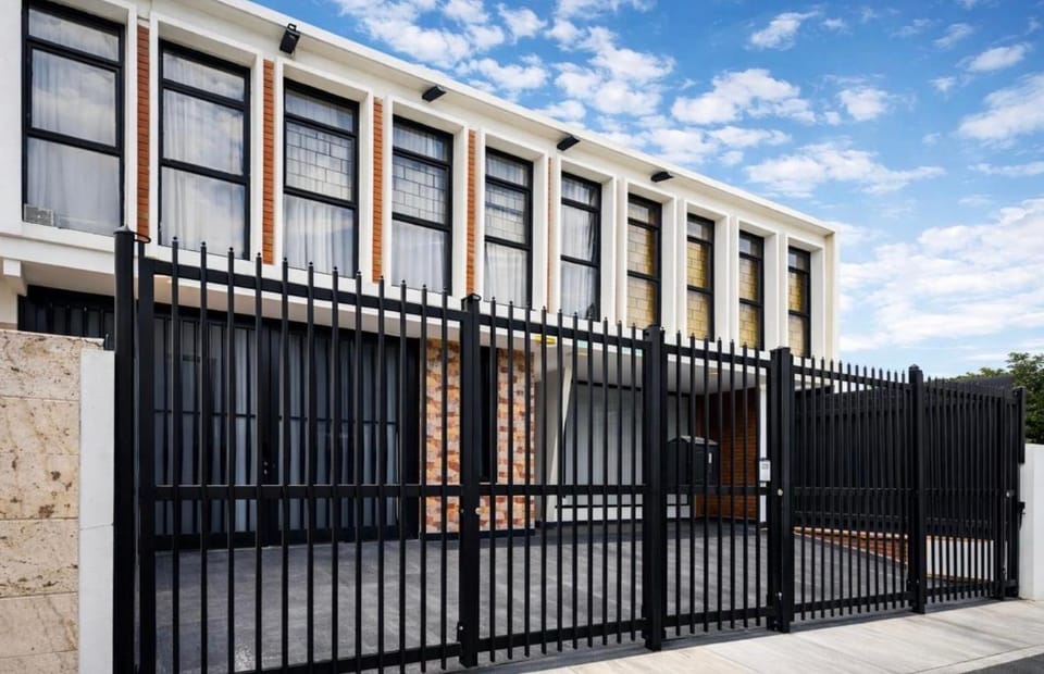 Property building, Facade/entrance, Day, Neighbourhood, Lobby or reception, Time of day, Location, acessibility