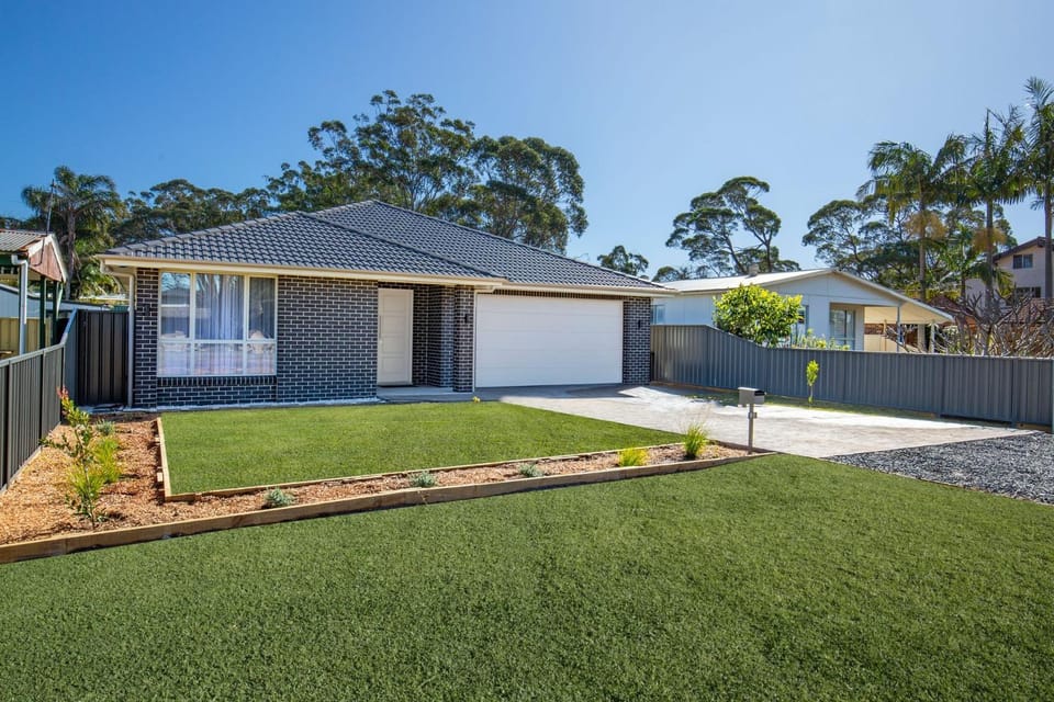Property building, Facade/entrance, Garden