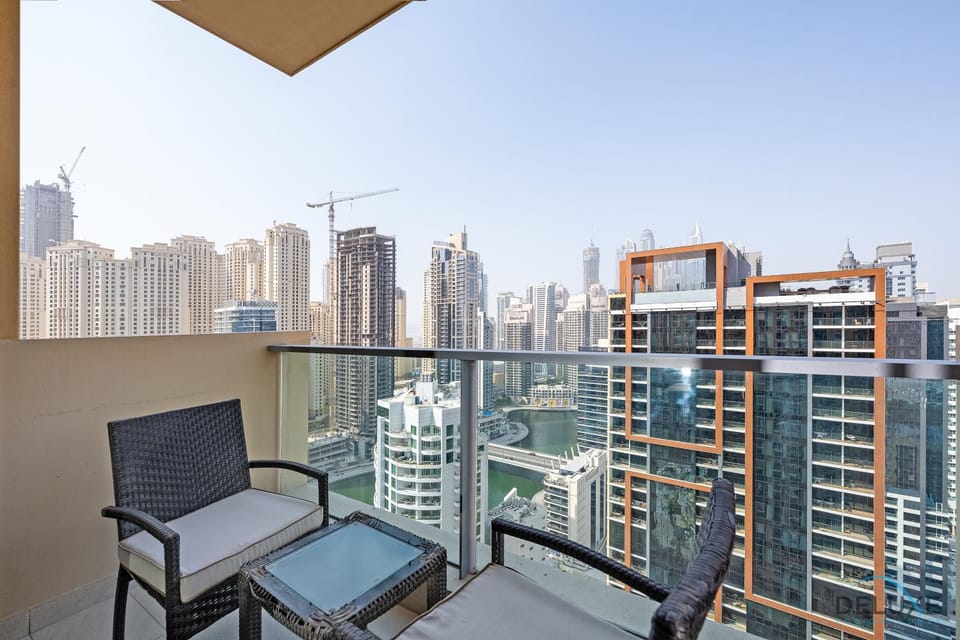 Balcony/Terrace, City view, Lake view, Street view