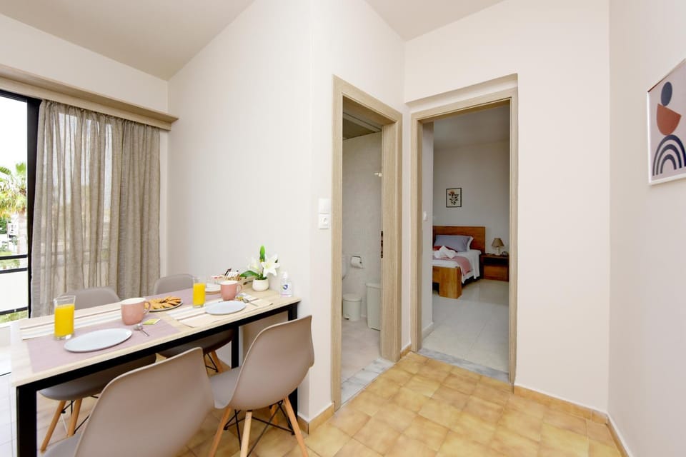 Coffee/tea facilities, Dining area