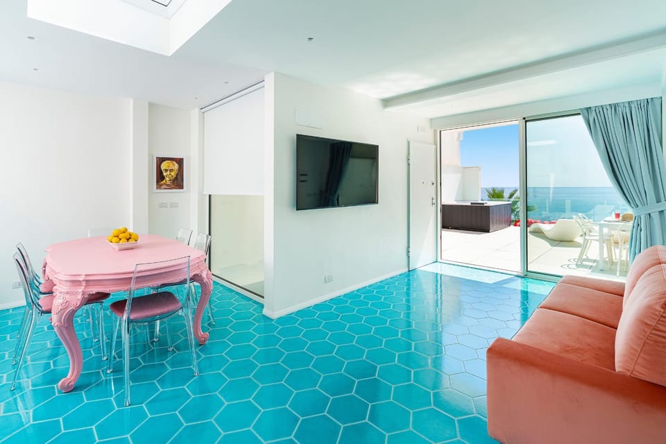 Communal lounge/ TV room, Living room