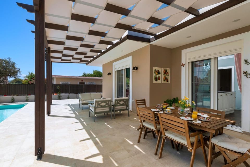 Patio, Dining area