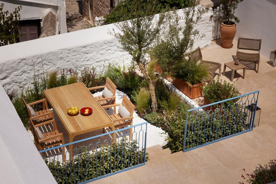 Garden, Decorative detail, Seating area, City view