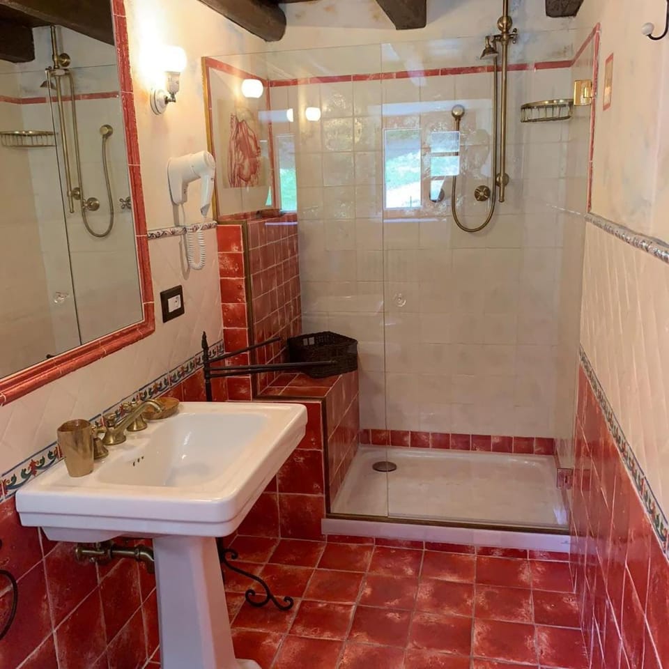 AL CASALE SANT' ANNA PELAGO Bed and Breakfast in Emilia-Romagna