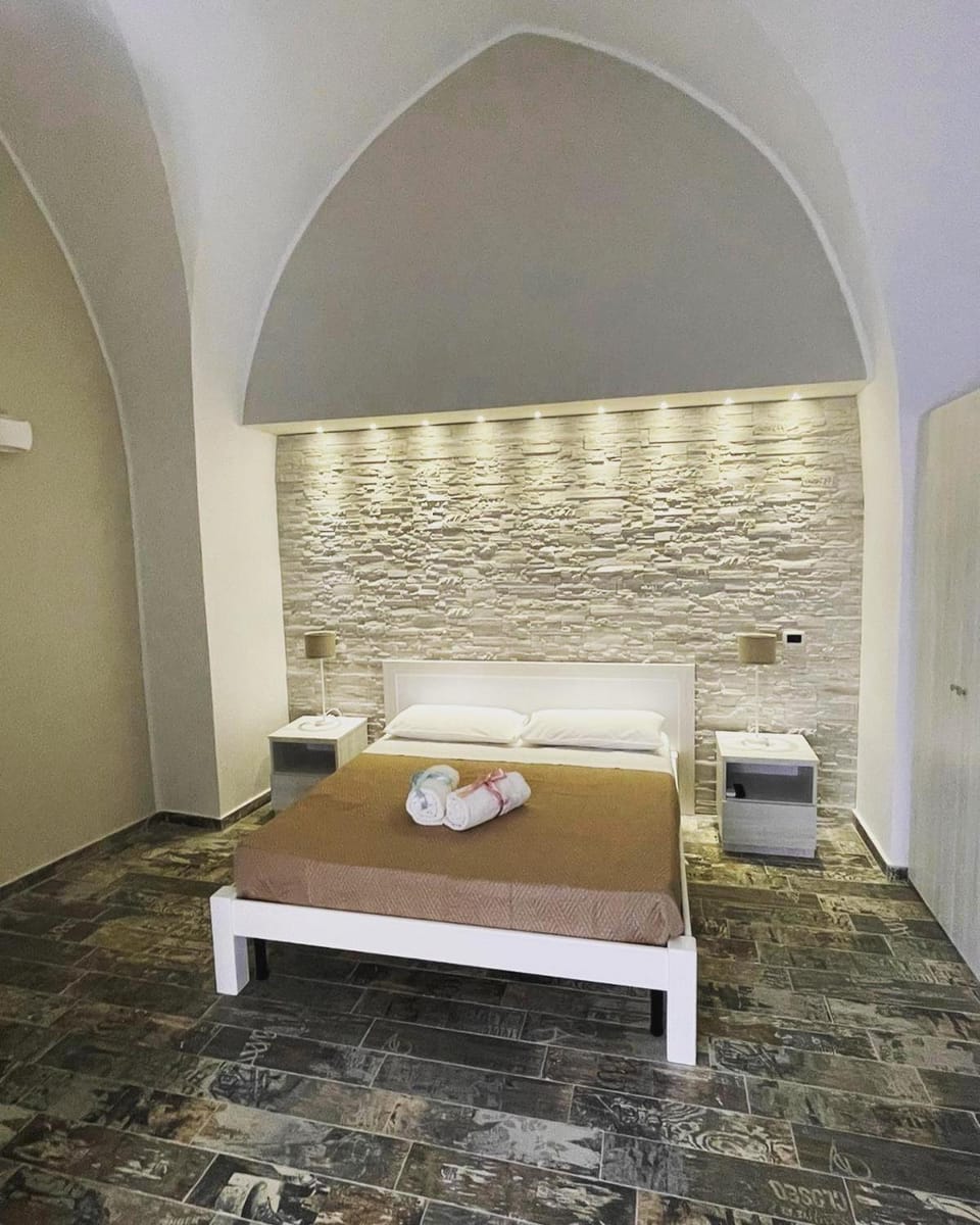 Bed, Photo of the whole room, towels