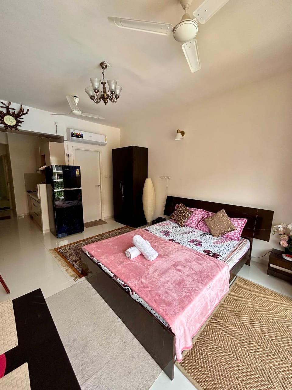 Bed, Photo of the whole room, fireplace, wardrobe, air conditioner