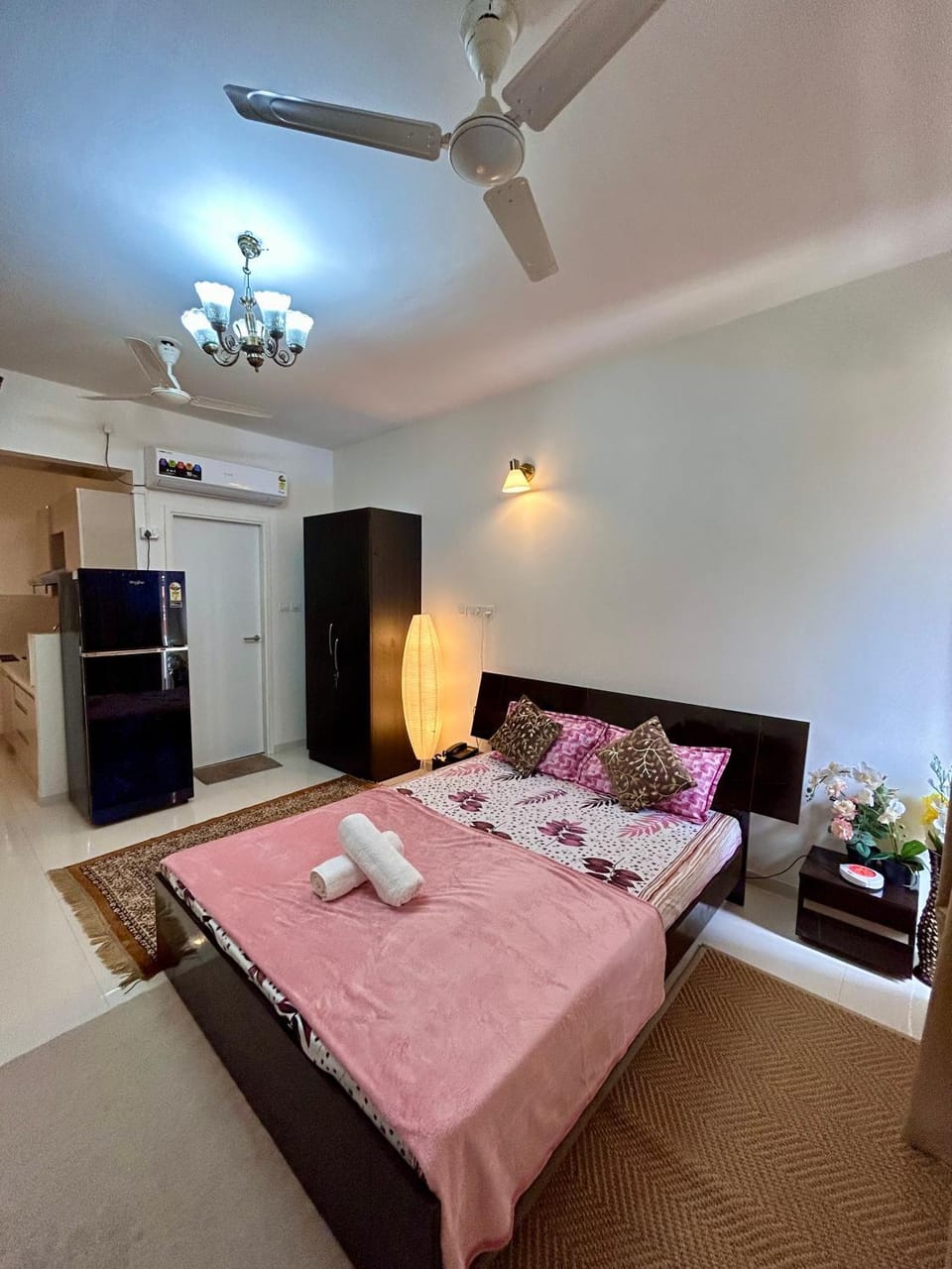 Bed, Photo of the whole room, fireplace, wardrobe, air conditioner