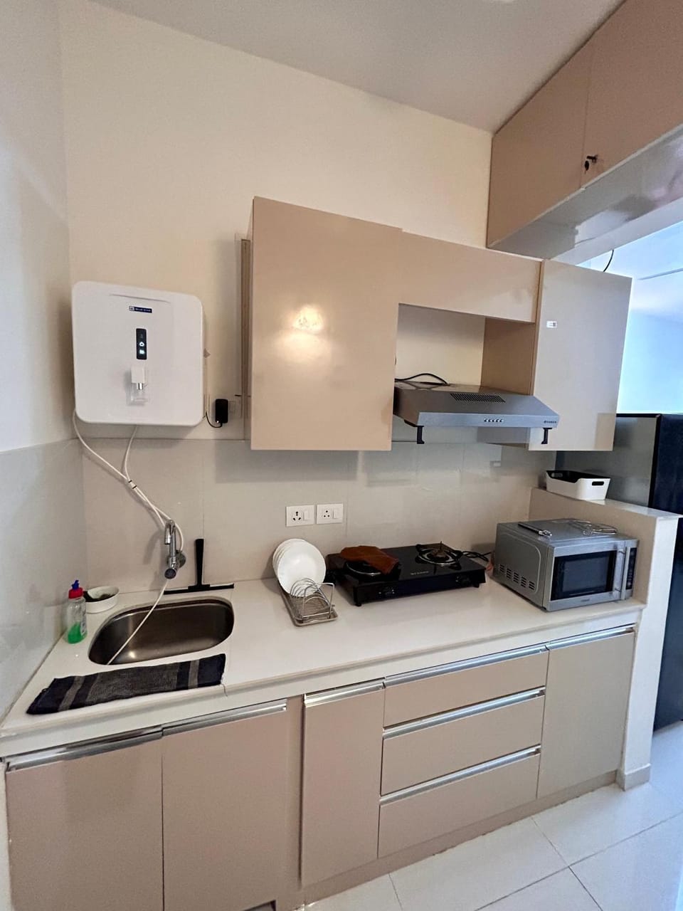 Kitchen or kitchenette, minibar, stove