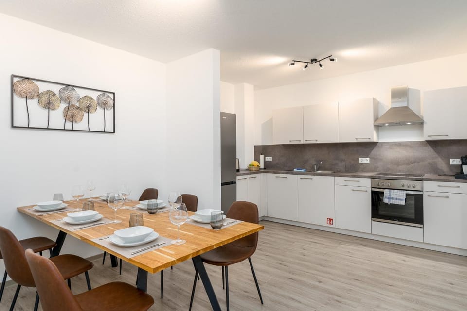 Kitchen or kitchenette, Dining area, Food, Food, dishwasher, pet friendly, pet friendly, stove, stove, towels, towels, wedding, kitchen, kitchen