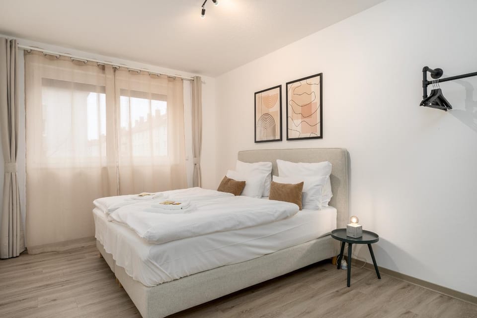 Bedroom, City view, City view, towels, towels, wardrobe