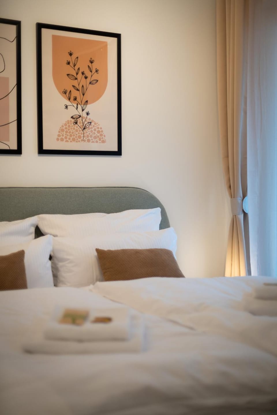 Staff, Bed, People, Balcony/Terrace, Other, Photo of the whole room, Decorative detail, Bedroom, Guests, Street view, Family, Facility for disabled guests, towels, towels, wedding, wedding, acessibility