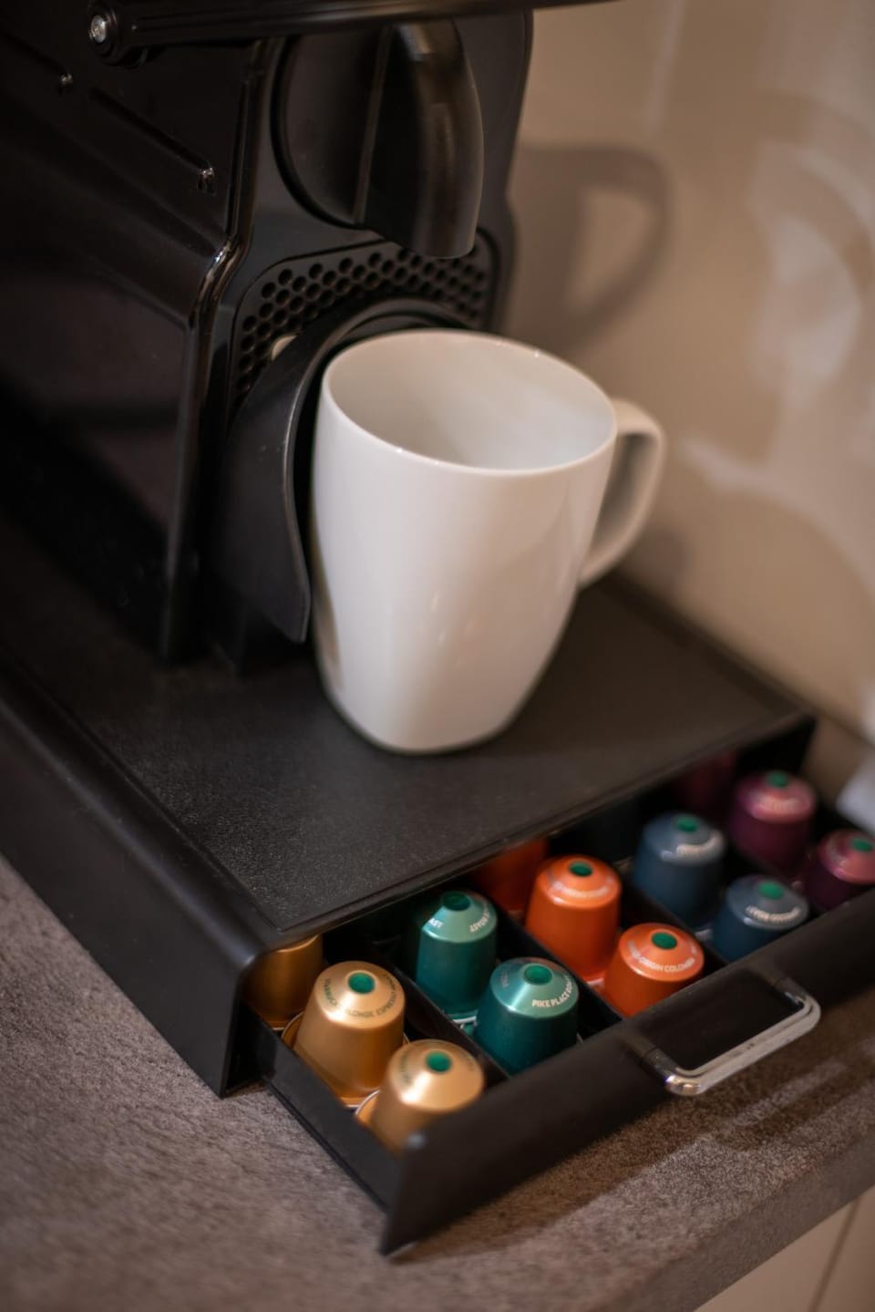 Coffee/tea facilities, Decorative detail, Decorative detail, kitchen, kitchen