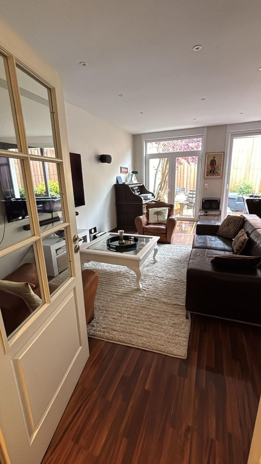 La Liberté, Loft 90 m2 rénové centre-ville, terrasse amenagee, jeux & parking Apartment in Cambrai