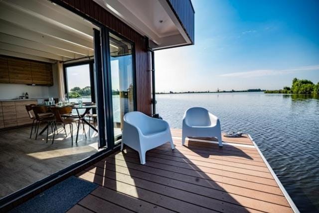 Day, Natural landscape, View (from property/room), Balcony/Terrace, Living room, Seating area, Lake view