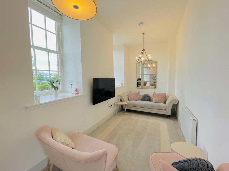 TV and multimedia, Seating area, Entertainment