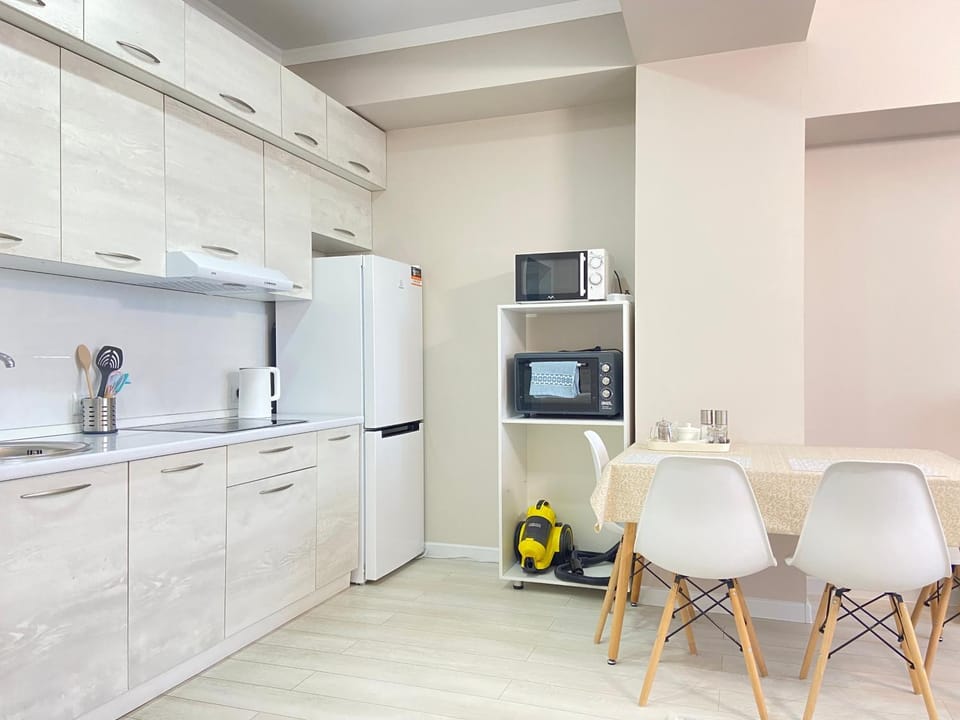 Kitchen or kitchenette, Dining area, minibar, pet friendly, stove