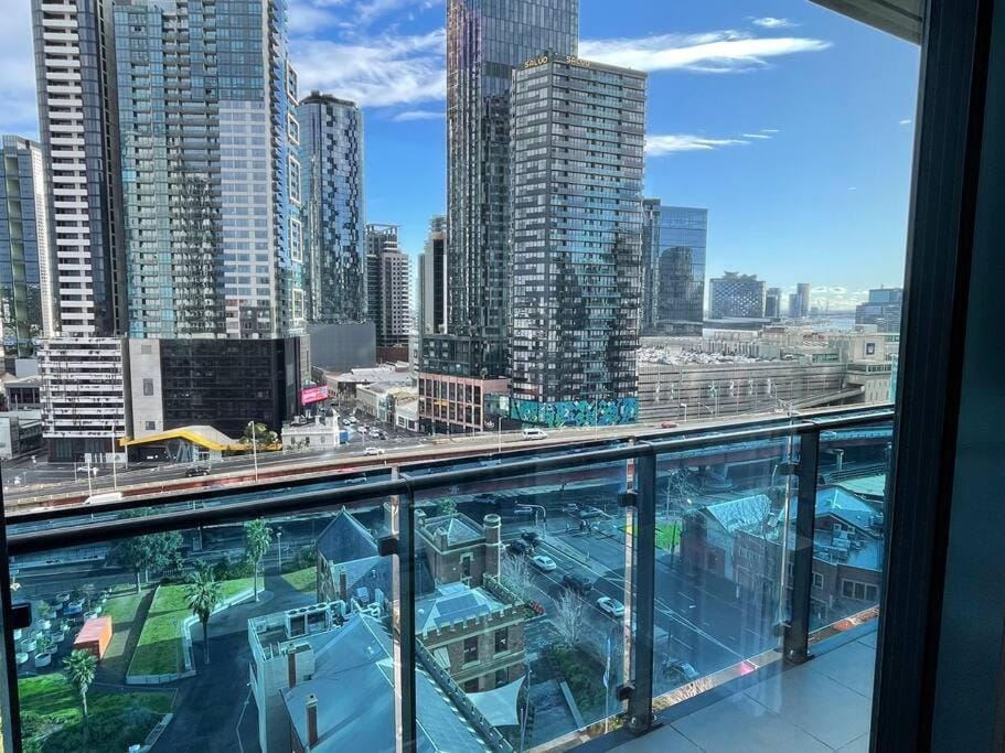 Modern 3 Bedroom Apartment in Southbank Apartment in Southbank