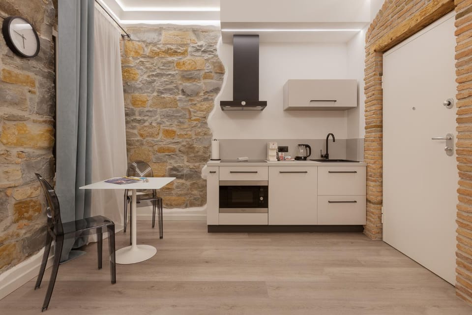 Coffee/tea facilities, Kitchen or kitchenette, Living room, Seating area, Dining area, minibar, oven, pet friendly, stove, kitchen