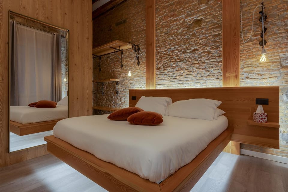 Bed, Photo of the whole room, Decorative detail, Bedroom, wardrobe