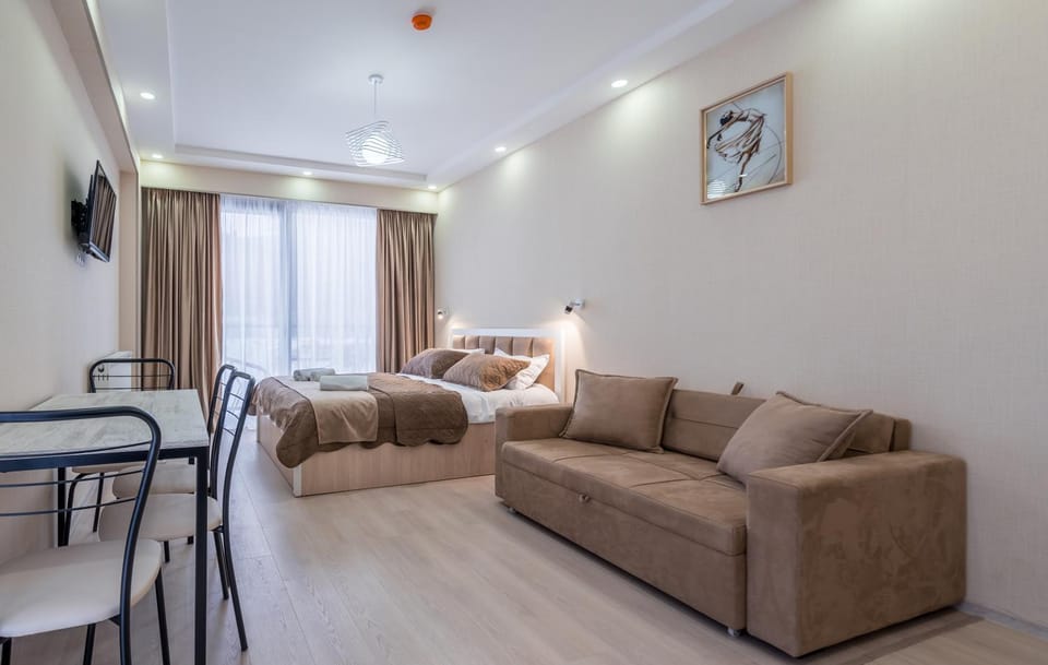 Bed, TV and multimedia, Photo of the whole room, Seating area, Dining area