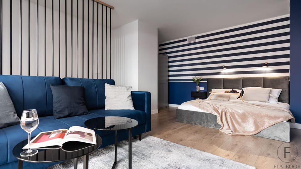 Bed, Photo of the whole room, Seating area