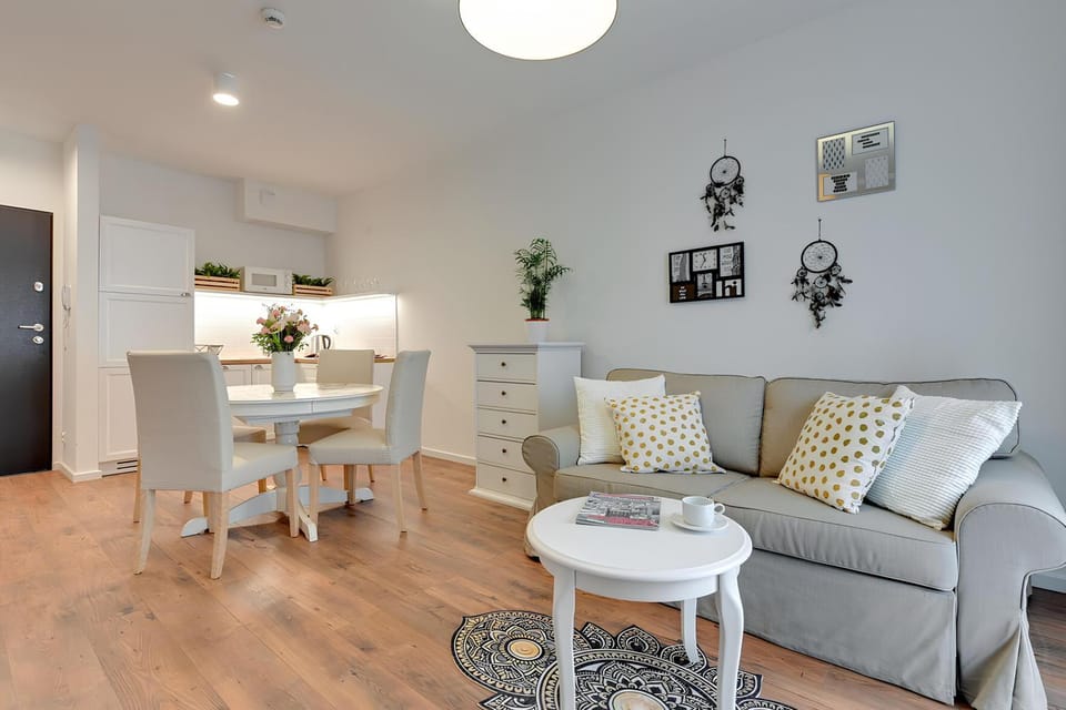 Kitchen or kitchenette, Living room, Seating area, Dining area