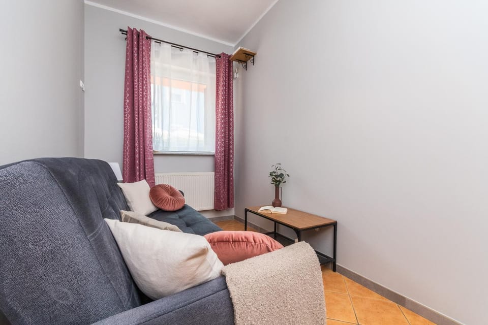 Bed, Photo of the whole room, Seating area