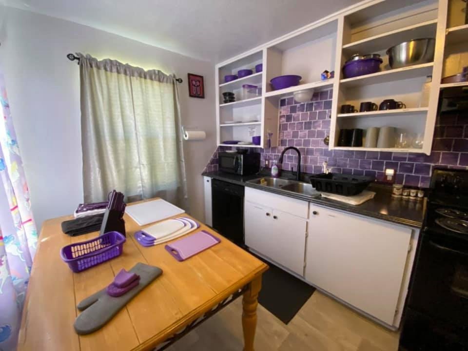 Kitchen or kitchenette, minibar, pet friendly, stove
